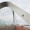 City Bridge ‘De Oversteek' / Ney Poulissen Architects & Engineers City Bridge ‘De Oversteek' / Ney Poulissen Architects & Engineers © Stijn Bollaert