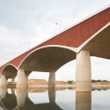 City Bridge ‘De Oversteek' / Ney Poulissen Architects & Engineers City Bridge ‘De Oversteek' / Ney Poulissen Architects & Engineers © Stijn Bollaert