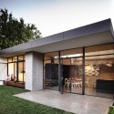 Elwood House / Preston Lane © Derek Swalwell