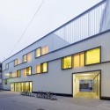Fichte-Gymnasium Grammar School  / netzwerkarchitekten © Jörg Hempel