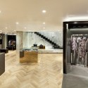 Givenchy Flagship Store in Seoul / Piuarch Givenchy Flagship Store in Seoul / Piuarch © Shin Kyungsub
