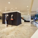 Givenchy Flagship Store in Seoul / Piuarch Givenchy Flagship Store in Seoul / Piuarch © Shin Kyungsub