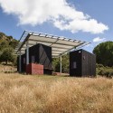 Longbush Ecosanctuary Welcome Shelter / Sarosh Mulla Design Longbush Ecosanctuary Welcome Shelter / Sarosh Mulla Design © Simon Devitt