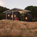 Longbush Ecosanctuary Welcome Shelter / Sarosh Mulla Design Longbush Ecosanctuary Welcome Shelter / Sarosh Mulla Design © Simon Devitt