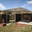 Longbush Ecosanctuary Welcome Shelter / Sarosh Mulla Design Longbush Ecosanctuary Welcome Shelter / Sarosh Mulla Design © Simon Devitt