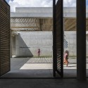 Casa de la memoria y espacio comunitario “Remanso de Paz” / Taller Sintesis + Angélica Gaviria Casa de la memoria y espacio comunitario “Remanso de Paz” / Taller Sintesis + Angélica Gaviria © Alejandro Arango