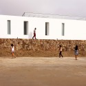 Casa en Los Andenes / Aurelio Herrera & Enrique Llatas Casa en Los Andenes / Aurelio Herrera & Enrique Llatas © Lolo Lamas