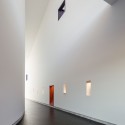 Jesuit High School Chapel of the North American Martyr / Hodgetts + Fung Jesuit High School Chapel of the North American Martyr / Hodgetts + Fung © Joe Fletcher