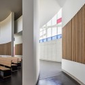 Jesuit High School Chapel of the North American Martyr / Hodgetts + Fung Jesuit High School Chapel of the North American Martyr / Hodgetts + Fung © Joe Fletcher