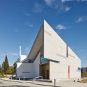 Jesuit High School Chapel of the North American Martyr / Hodgetts + Fung Jesuit High School Chapel of the North American Martyr / Hodgetts + Fung © Joe Fletcher