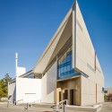 Jesuit High School Chapel of the North American Martyr / Hodgetts + Fung Jesuit High School Chapel of the North American Martyr / Hodgetts + Fung © Joe Fletcher
