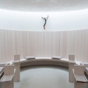 Bishop Edward King Chapel / Niall McLaughlin Architects Bishop Edward King Chapel / Niall McLaughlin Architects © NAARO