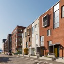 Kalasataman Huvilat Townhouses / PORTAALI architects Ltd + ArkOpen Ltd Kalasataman Huvilat Townhouses / PORTAALI architects Ltd + ArkOpen Ltd © Photos Tuomas Uusheimo