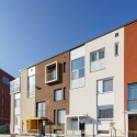 Kalasataman Huvilat Townhouses / PORTAALI architects Ltd + ArkOpen Ltd Kalasataman Huvilat Townhouses / PORTAALI architects Ltd + ArkOpen Ltd © Photos Tuomas Uusheimo