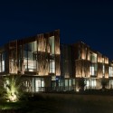 Selcuk Ecza Headquarters / Tabanlıoğlu Architects Selcuk Ecza Headquarters / Tabanlıoğlu Architects © Thomas Mayer
