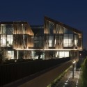 Selcuk Ecza Headquarters / Tabanlıoğlu Architects Selcuk Ecza Headquarters / Tabanlıoğlu Architects © Thomas Mayer
