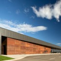 Fort Mcmurray International Airport / office of mcfarlane biggar architects + designers Fort Mcmurray International Airport / office of mcfarlane biggar architects + designers © Ema Peter