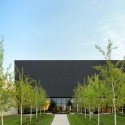 Fort Mcmurray International Airport / office of mcfarlane biggar architects + designers Fort Mcmurray International Airport / office of mcfarlane biggar architects + designers © Ema Peter