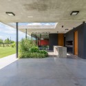 Vivienda Suburbana / Roberto Benito Vivienda Suburbana / Roberto Benito © Gonzalo Viramonte