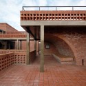 Xiang Jing + Qu Guangci Sculpture Studio / aterlier100s+1 Xiang Jing + Qu Guangci Sculpture Studio / aterlier100s+1 © Zeng Renzhen