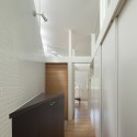 Arch Wall House  / Naf Architect & Design © Toshiyuki Yano