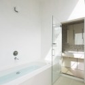 Arch Wall House  / Naf Architect & Design © Toshiyuki Yano
