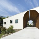 Arch Wall House  / Naf Architect & Design © Toshiyuki Yano