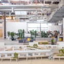 Mark Zuckerberg Praises Frank Gehry: "He's Very Efficient" Early building model inside the completed headquarters. Image Image via Mark Zuckerberg
