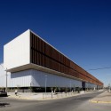 La Florida Metropolitan Hospital Clinic / BBATS Consulting & Projects SLP + MURTINHO+RABY arquitectos La Florida Metropolitan Hospital Clinic / BBATS Consulting & Projects SLP + MURTINHO+RABY arquitectos © Nico Saieh