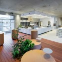 Blue Bottle Coffee AOYAMA Cafe / Schemata Architects © Takumi Ota