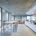 Blue Bottle Coffee AOYAMA Cafe / Schemata Architects © Takumi Ota