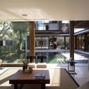 Svarga Residence  / RT+Q Architects © Albert Lim K.S.