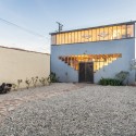 Princeton St. Bungalow / Ruben S. Ojeda Architects + Koning Eizenberg Architecture Princeton St. Bungalow / Ruben S. Ojeda Architects + Koning Eizenberg Architecture © Shawn Bishop