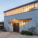 Princeton St. Bungalow / Ruben S. Ojeda Architects + Koning Eizenberg Architecture Princeton St. Bungalow / Ruben S. Ojeda Architects + Koning Eizenberg Architecture © Shawn Bishop