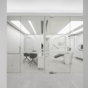 Care Implant Dentistry / Pedra Silva Architects Care Implant Dentistry / Pedra Silva Architects © Fernando Guerra | FG+SG