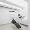 Care Implant Dentistry / Pedra Silva Architects Care Implant Dentistry / Pedra Silva Architects © Fernando Guerra | FG+SG