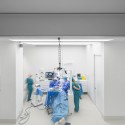 Care Implant Dentistry / Pedra Silva Architects Care Implant Dentistry / Pedra Silva Architects © Fernando Guerra | FG+SG