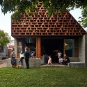 Local House / MAKE architecture Local House / MAKE architecture © Peter Bennetts
