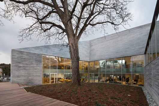 http://ad009cdnb.archdaily.net.s3.amazonaws.com/wp-content/uploads/2015/04/55308e03e58ecee008000105_media-library-in-bourg-la-reine-pascale-gu-dot-architecte_portada___selection_9-2--530x353.jpg