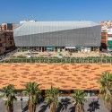 Multifunctional Building "Fondo" / Pich-Aguilera Architects © Simón García