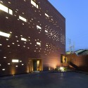 Aperture / Admun Design & Construction Studio © Parham Taghioff