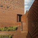 Aperture / Admun Design & Construction Studio © Parham Taghioff