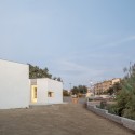 House in Front of a Stream / 05 AM Arquitectura © Adrià Goula
