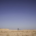 Richard Serra's East-West/West-East Rises in the Qatari Desert “East-West/West-East” / Richard Serra. Image © Nelson Garrido