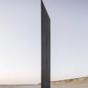 Richard Serra's East-West/West-East Rises in the Qatari Desert “East-West/West-East” / Richard Serra. Image © Nelson Garrido