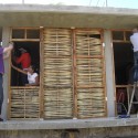 Guadalajara, México: un edificio comunitario de muros de bahareque y celosía de carrizo Construction Process. Image © Pedro Bravo, Sofia Hernández, Francisco Martínez