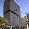 Edificio El Coihue / Estudio Larrain Edificio El Coihue / Estudio Larrain © Guy Wenborne