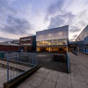 Haydon School Activity Hall / Nick Baker Architects Haydon School Activity Hall / Nick Baker Architects © Hamish Park