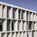 Centro de Atención al Vecino / Gubbins Arquitectos, Polidura + Talhouk Arquitectos Centro de Atención al Vecino / Gubbins Arquitectos, Polidura + Talhouk Arquitectos © Aryeh Kornfeld