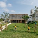 Hanazono Kindergarten and Nursery / HIBINOSEKKEI + Youji no Shiro Hanazono Kindergarten and Nursery / HIBINOSEKKEI + Youji no Shiro © Studio Bauhaus